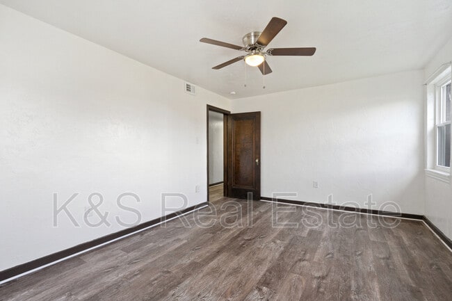 Photo - 144-144 W 9th Ave Unit 2
