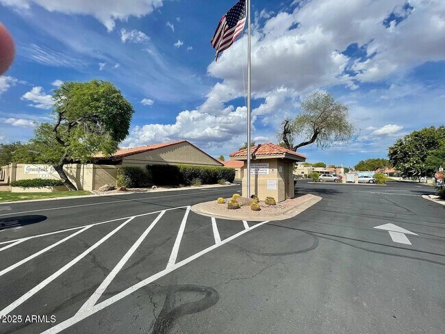 Photo - 1021 S Greenfield Rd