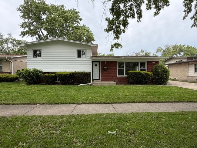 Building Photo - 705 W Fitzhenry Ct