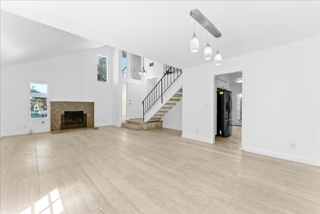 Building Photo - 392 Coronado Ave Unit 01 Rental