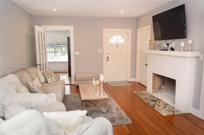 Photo - 835 Columbus Blvd