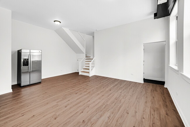 Photo - 1225 N Milwaukee Ave