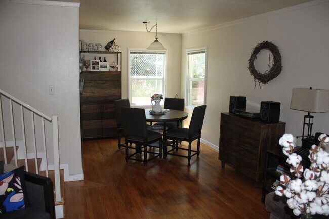 Photo - 914 Oak St Casa