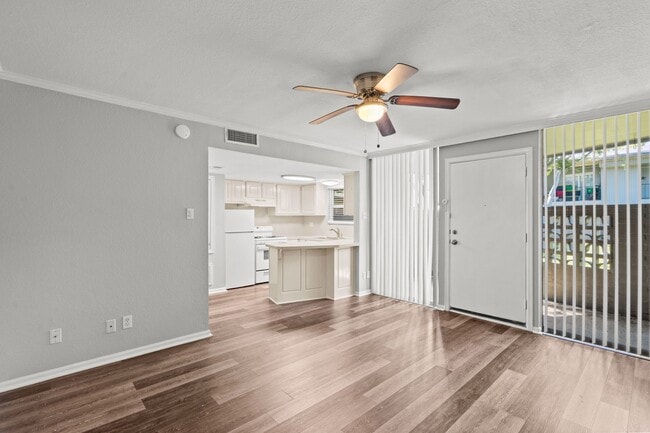Building Photo - 102 The Strand Unit 35