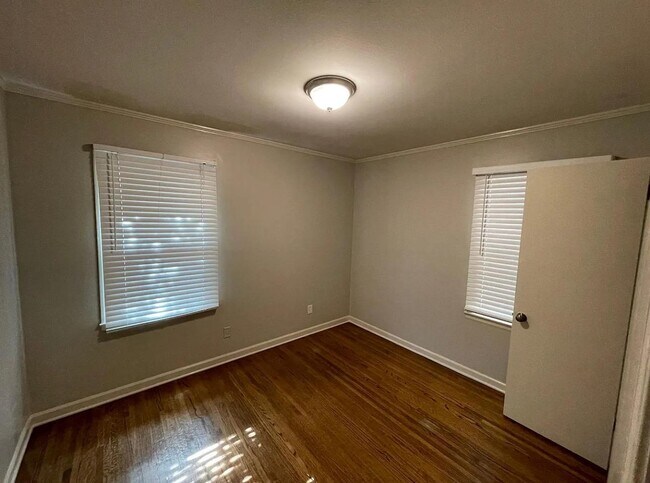 Photo - 1653 Colonial Rd