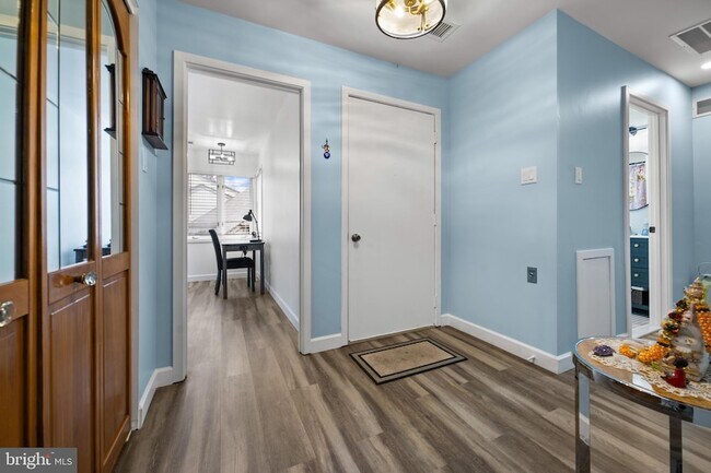 Photo - 326 Devon Way