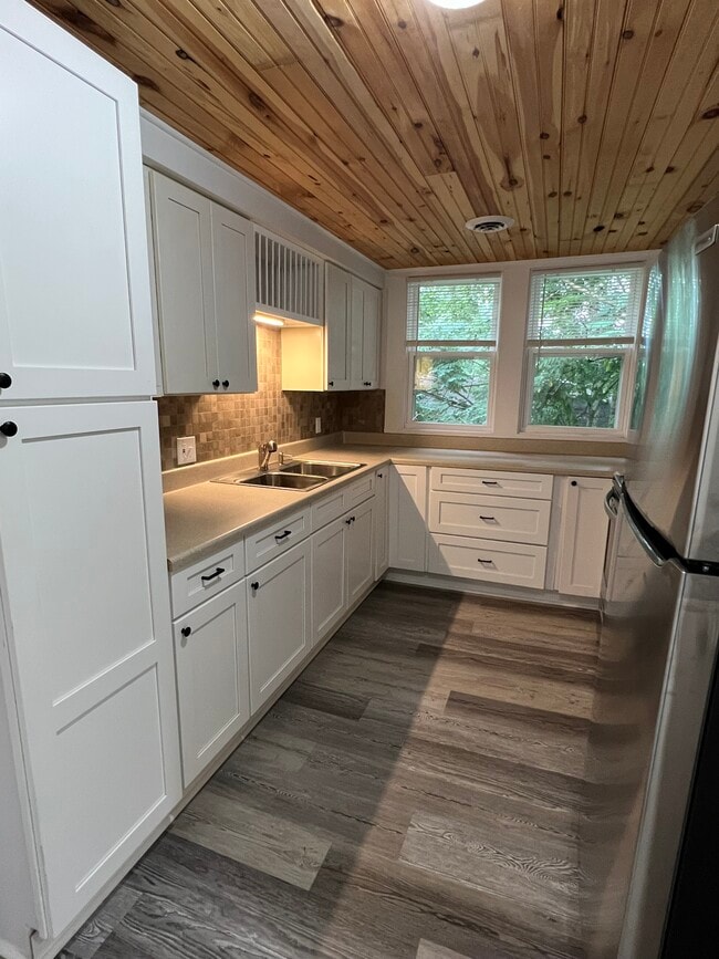 Building Photo - 415 W Penn St Unit 3 Rental