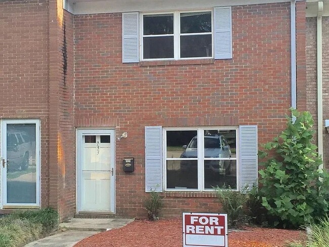 Photo - GREAT LOCATION 2BED 2BATH! FENCED IN YARD!