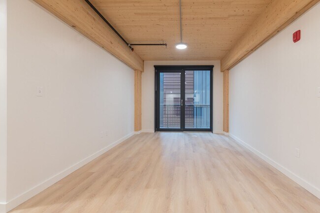 Photo - 13 E Lenox St