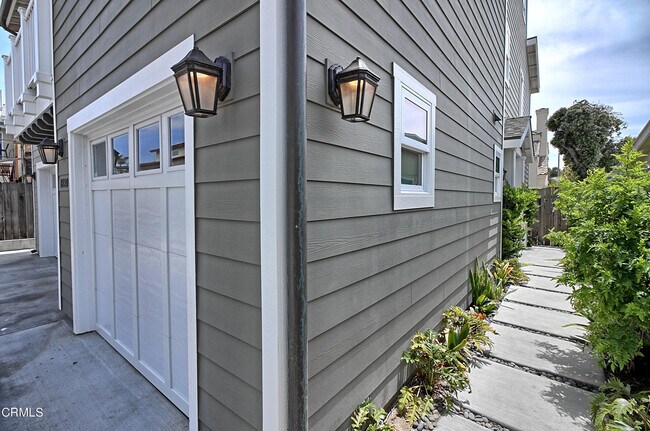 Photo - 1020 Waterbury Ln