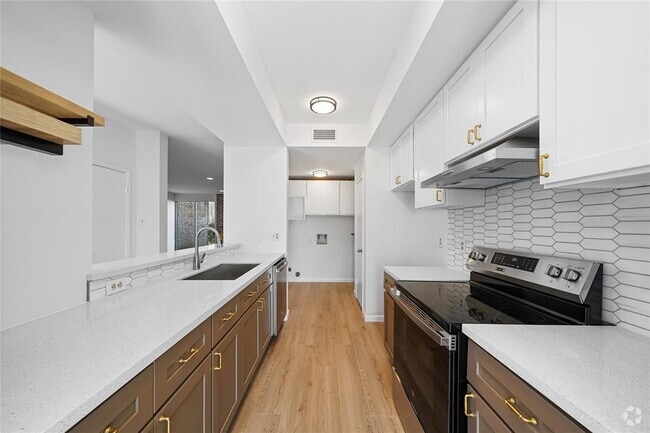 Building Photo - 2139 Lake Village Dr Rental