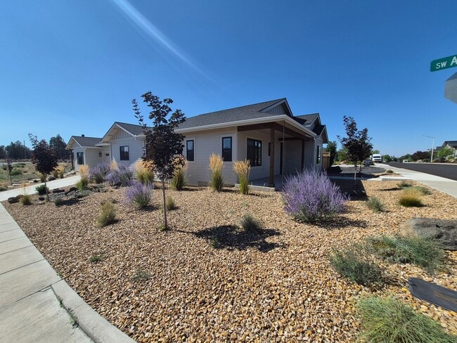 Building Photo - 3783 SW 47th St Unit 1