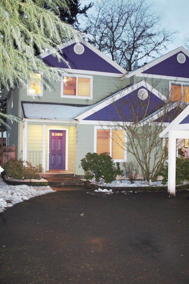767 SE 8th Ave