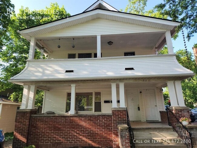 Building Photo - 711 Washtenaw Ave Unit 1 Rental