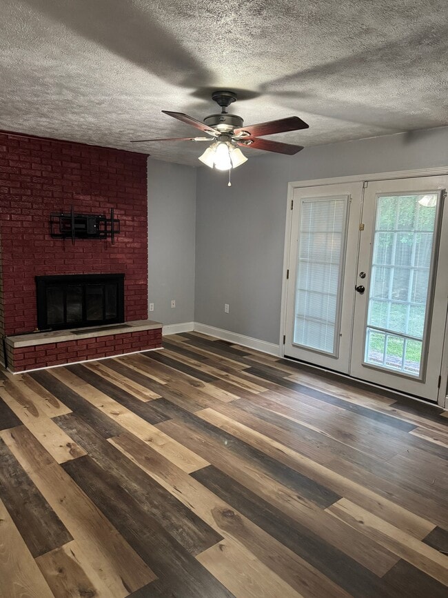 Photo - 223 N Queens Ct