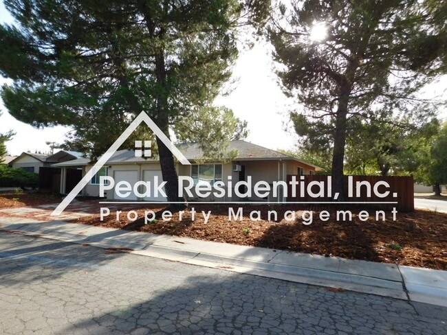 Building Photo - Nice 2bd/1ba Carmichael Duplex with 1 Car Garage