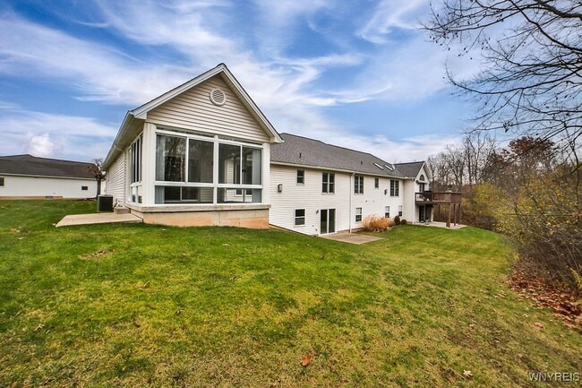 Photo - 480 Whitehaven Rd