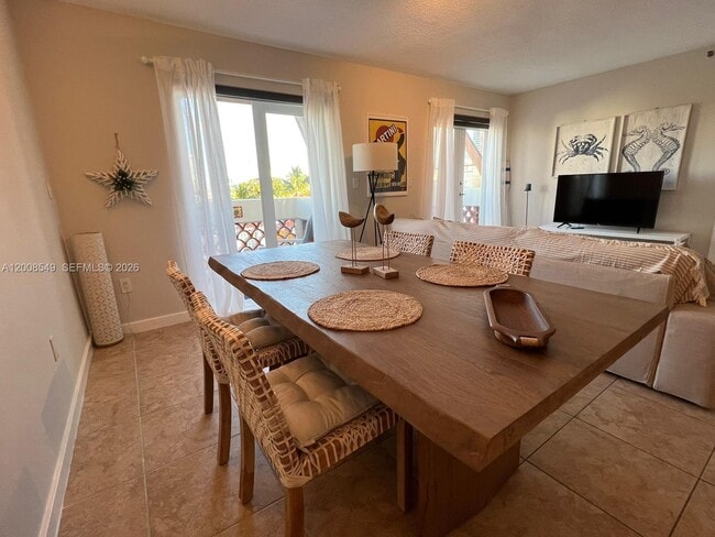 Photo - 227 Michigan Ave Unidad 502