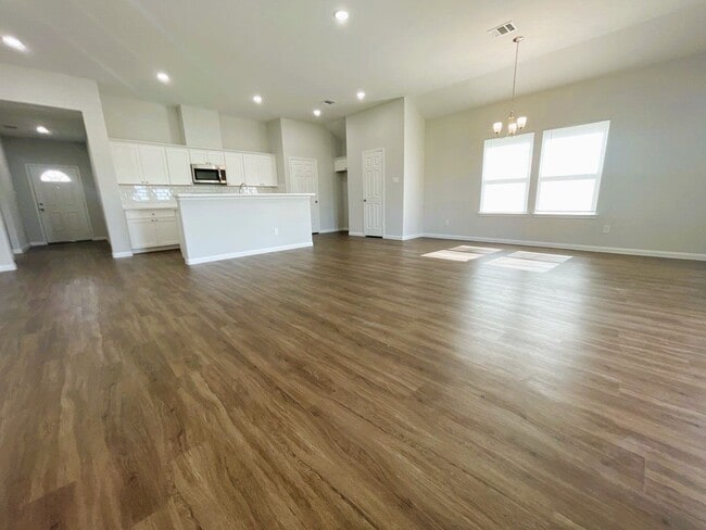 Photo - 1555 Rd 5728