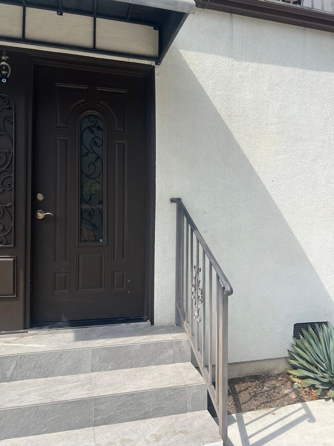 8677 Dearborn Ave Unit 8677 Dearborn APT A