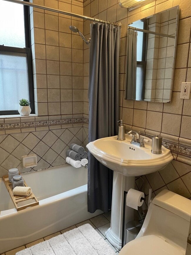 Photo - 142 E 35th St