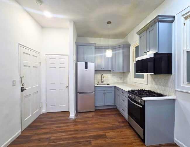 Building Photo - 209-211-211 48th St Unit A5