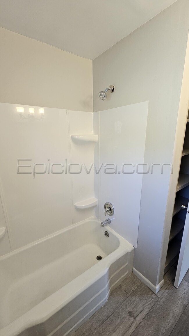 Photo - 130 Outlook Dr SW