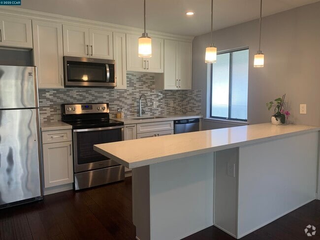 Building Photo - 1437 Marchbanks Dr Unit 7 Rental