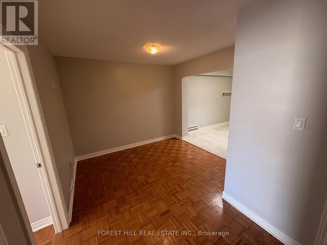 Photo - 341 Lakeshore Rd E