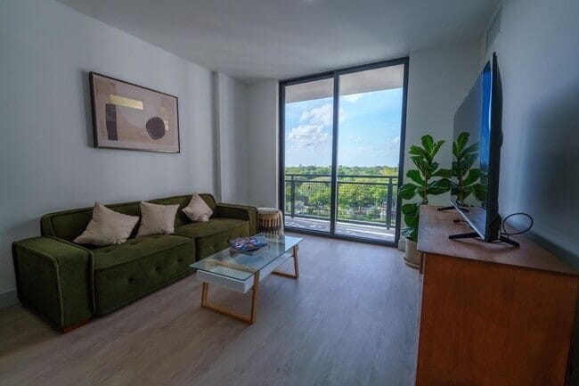 Photo - 1155 NE 126th St