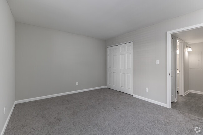1BR, 1BA - 727SF - Bedroom