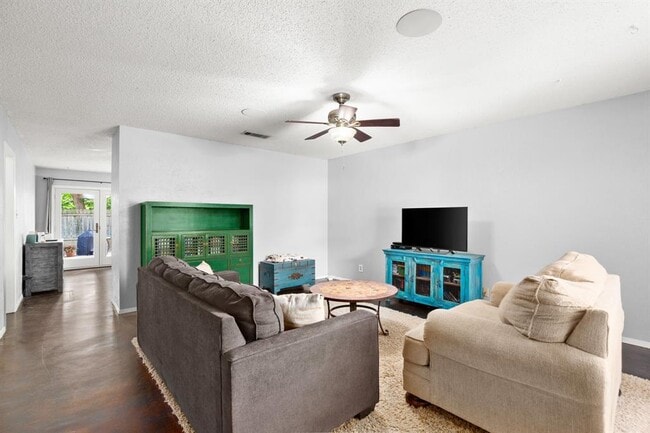 Photo - 4702 Gray Fox Dr