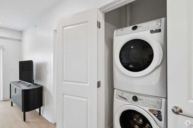 1BR, 1BA - 740SF - Laundry