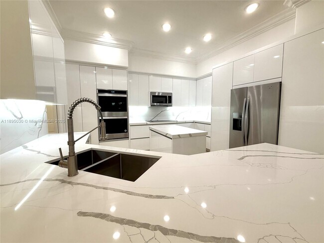 Photo - 2547 Montclaire Cir