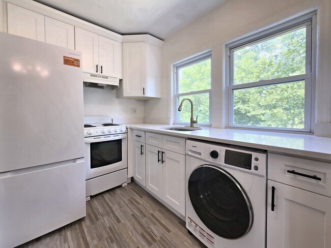 Photo - 111 Grand Ave Unit B