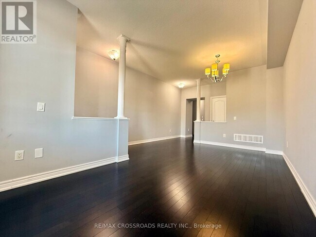 Photo - 205 Laker Ct