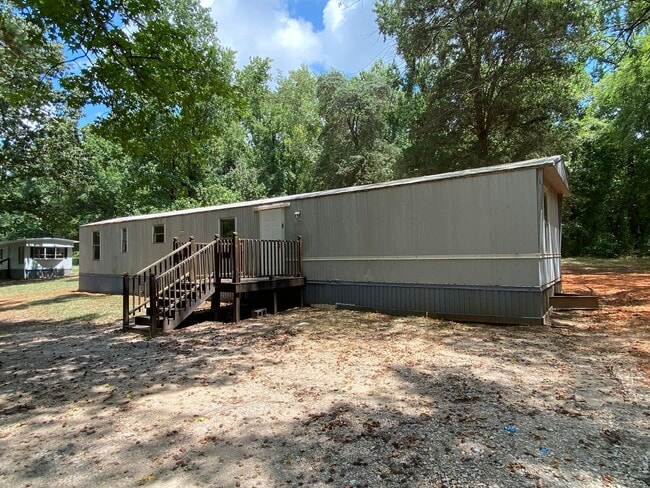 Building Photo - Newly remodeled home is located in Lancast...