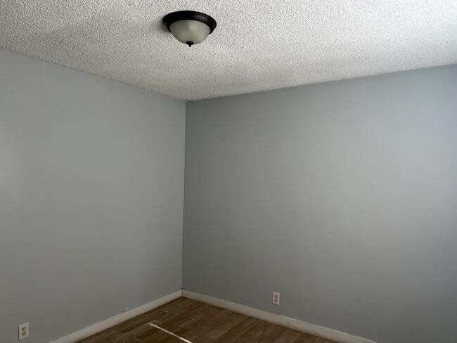 Photo - 9318 Victoria Ave