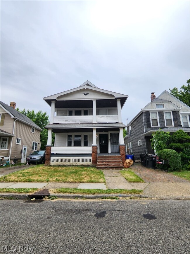 Building Photo - 2200 W 104th St Unit Upper