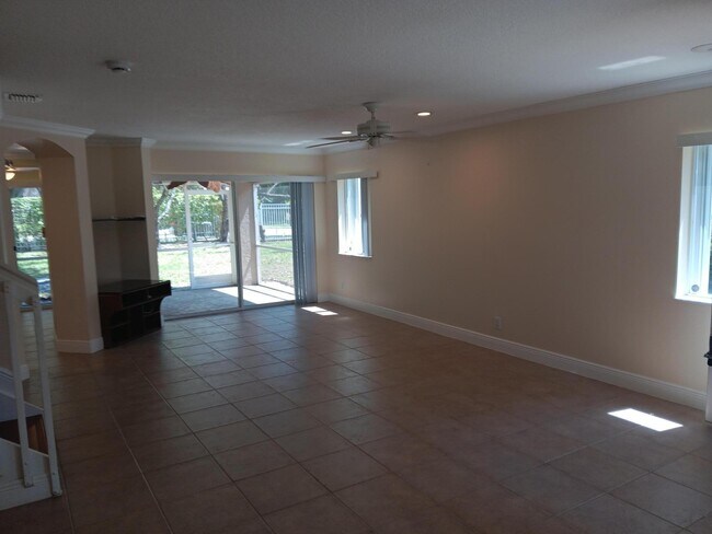 4983 Pinemore Ln