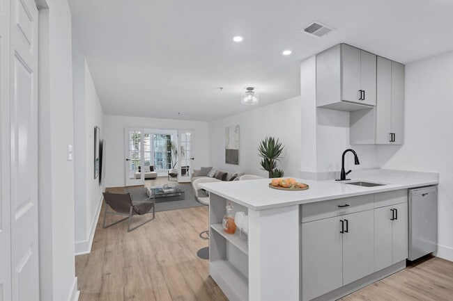 Building Photo - Rosslyn Heights