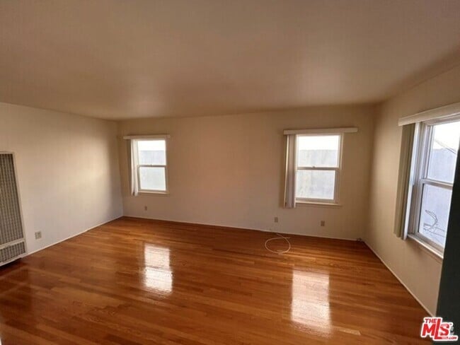 Building Photo - 3011 Santa Monica Blvd Unit B Rental