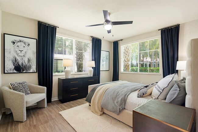 Photo - Cortland Hollywood