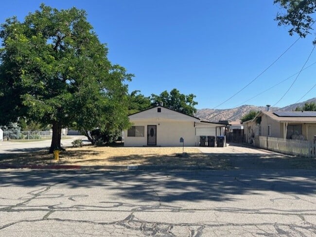 Building Photo - Downtown Tehachapi!!