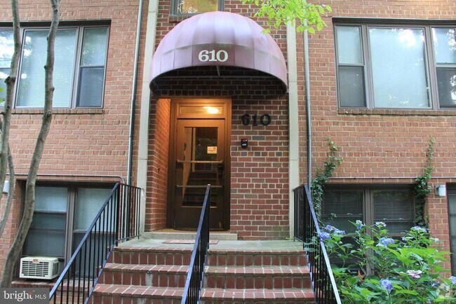 Building Photo - 610 Kennebec Ave Unit 104 Rental