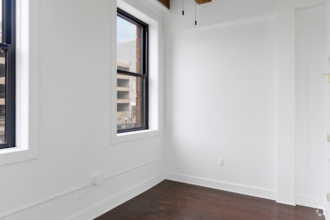 2 BR, 1 BA - 874-919 SF
