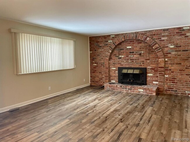 Photo - 4886 Hubbard