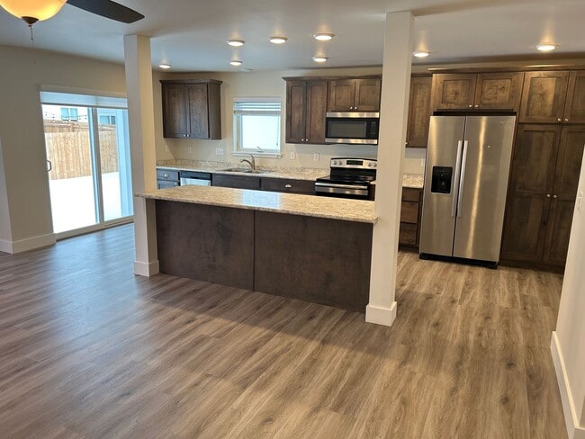 Building Photo - 1072 Abigail Ln Unit A