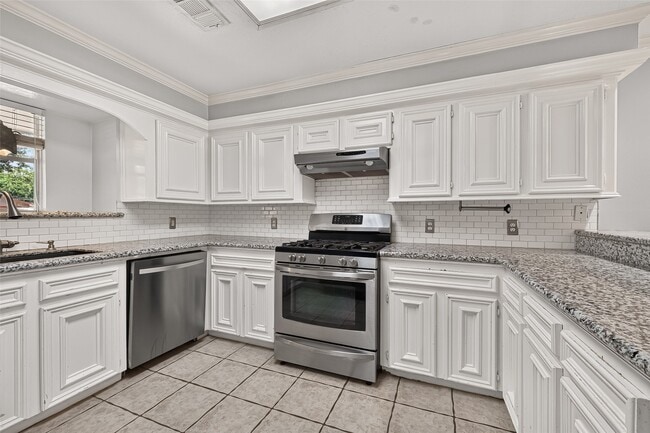 Photo - 1007 E Baker Rd