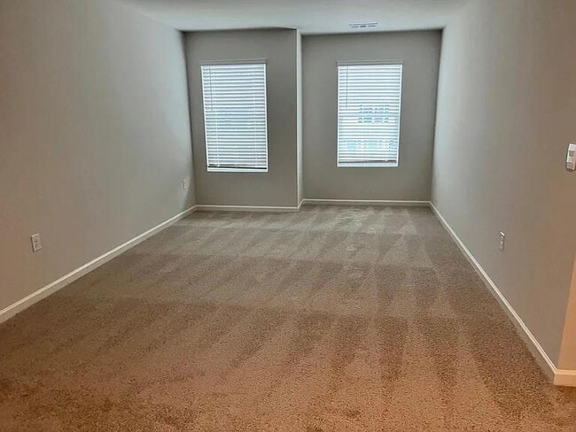 Photo - 124 Grand Hickory Wy